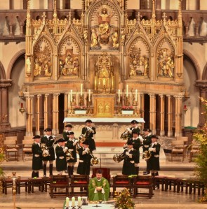 Hubertusmesse 2011 im Dom St. Peter Heppenheim, Pfarrer Thomas Meurer und die Jagdhornbläser Kraichgau-Steinsberg